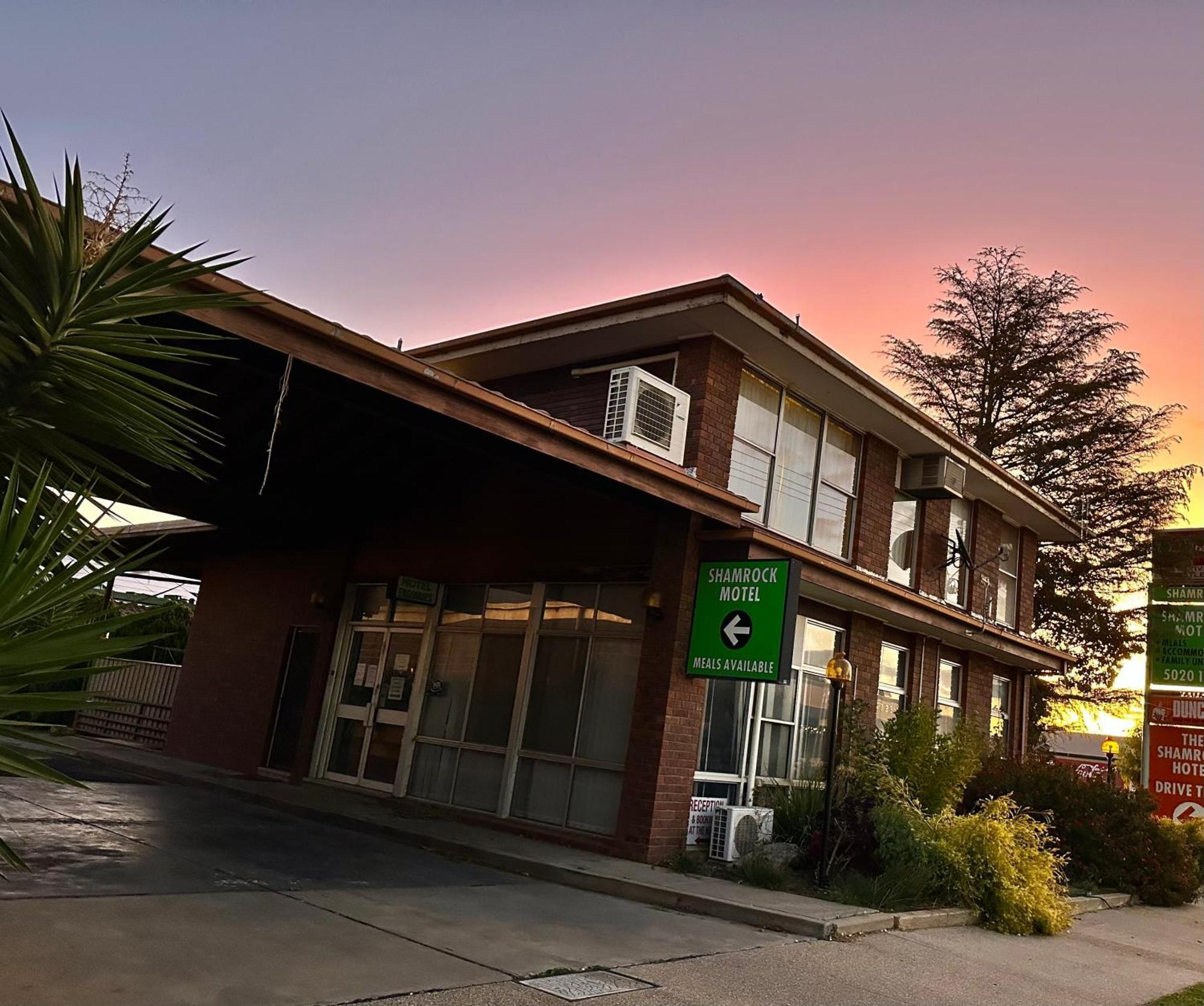Shamrock Hotel Motel Balranald Exteriör bild