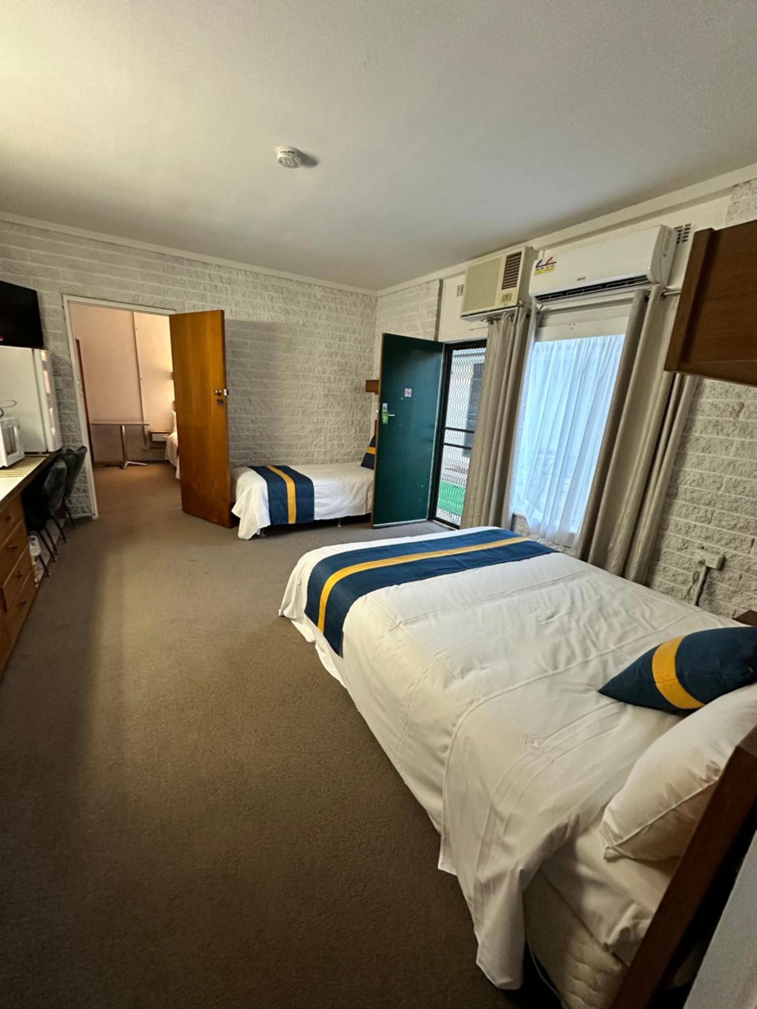 Shamrock Hotel Motel Balranald Exteriör bild
