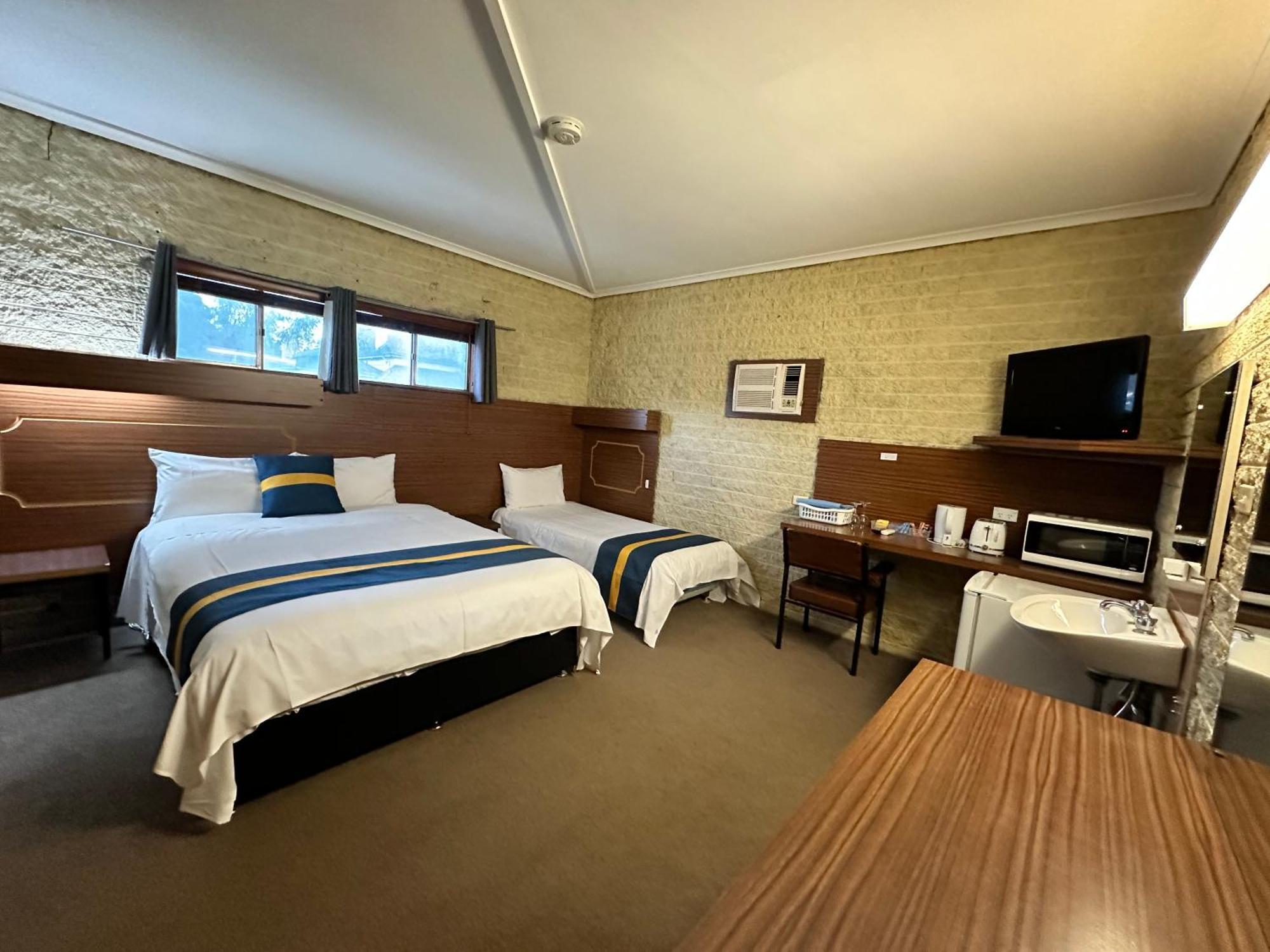 Shamrock Hotel Motel Balranald Exteriör bild