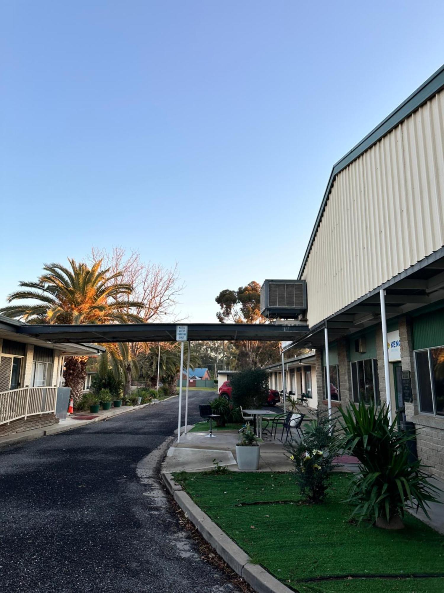 Shamrock Hotel Motel Balranald Exteriör bild
